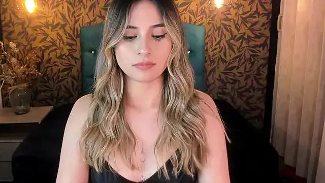 Photos of KiaraCarter from StripChat is Freechat
