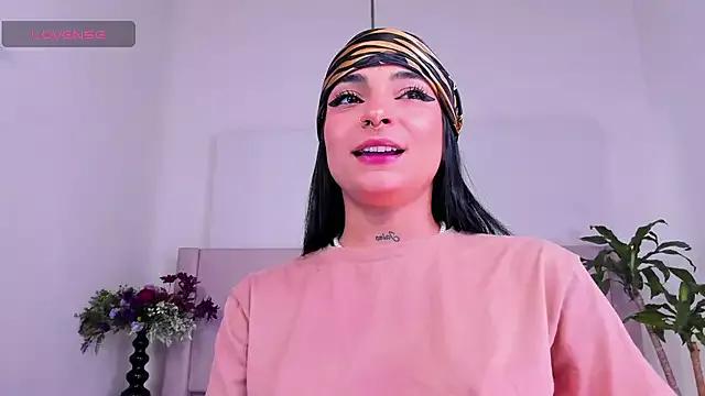 kiaragray from StripChat is Freechat