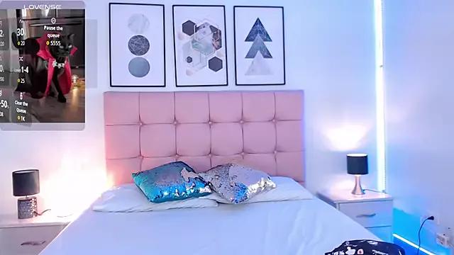 Kikii_cams from StripChat is Freechat