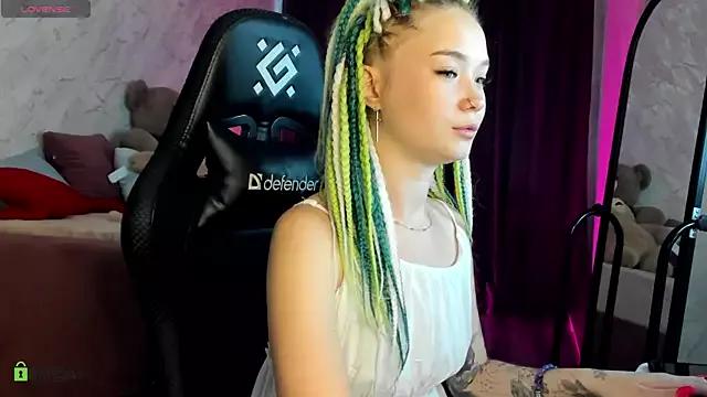 Mad beauty - checkout our excited streamers as they tease to their beloved melodies and slowly squirt for enjoyment to appease your wildest wishes.