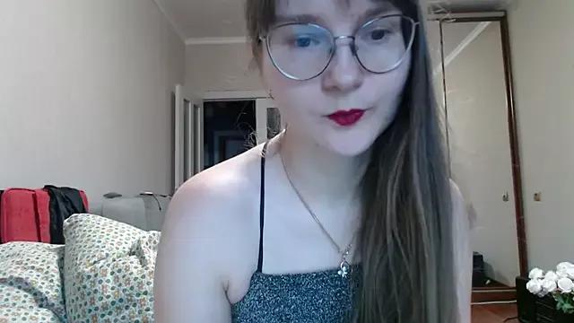 KiraGoldens from StripChat is Freechat