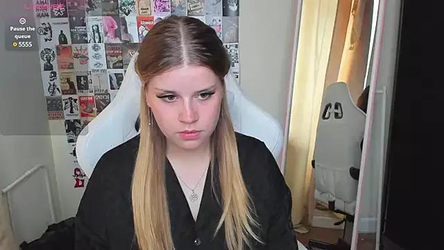 Mad beauty - checkout our excited streamers as they tease to their beloved melodies and slowly squirt for enjoyment to appease your wildest wishes.