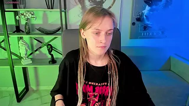 Mad beauty - checkout our excited streamers as they tease to their beloved melodies and slowly squirt for enjoyment to appease your wildest wishes.
