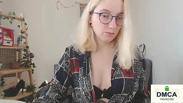 Mad beauty - checkout our excited streamers as they tease to their beloved melodies and slowly squirt for enjoyment to appease your wildest wishes.