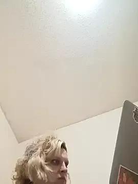 KITTYBOOBOOFUXX from StripChat is Freechat