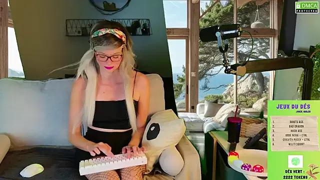 Mad beauty - checkout our excited streamers as they tease to their beloved melodies and slowly squirt for enjoyment to appease your wildest wishes.