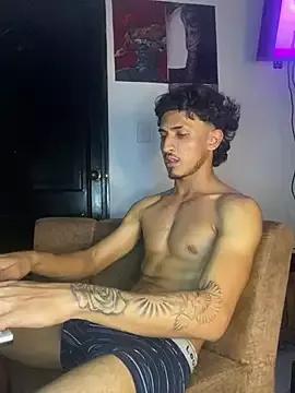 Kriss_Edwards from StripChat is Freechat