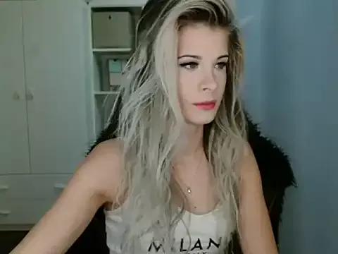 KristineGlow from StripChat is Freechat