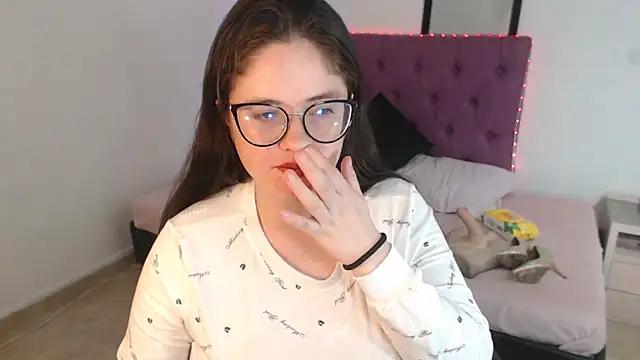 KrystalAdams from StripChat is Freechat