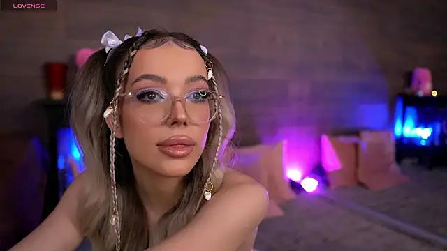 Mad beauty - checkout our excited streamers as they tease to their beloved melodies and slowly squirt for enjoyment to appease your wildest wishes.
