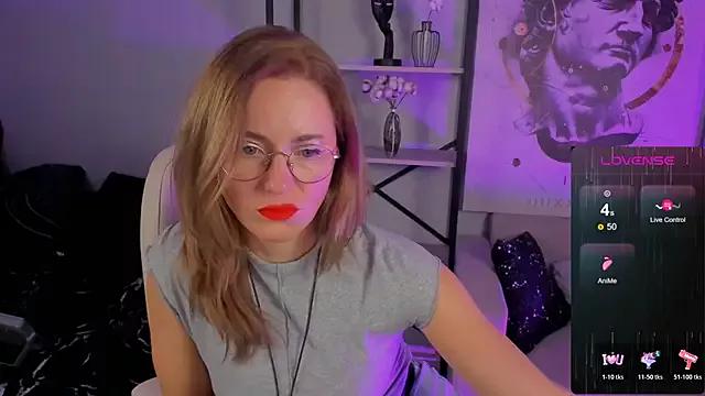 LadyIzabel from StripChat is Freechat