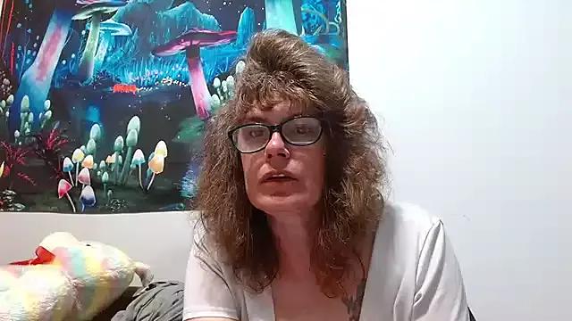 ladylavende3 from StripChat is Freechat