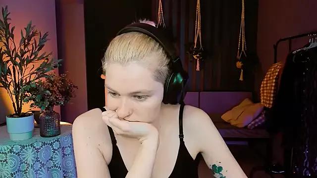Mad beauty - checkout our excited streamers as they tease to their beloved melodies and slowly squirt for enjoyment to appease your wildest wishes.