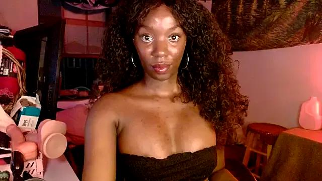lanaluxxe4 from StripChat is Freechat