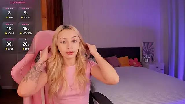 LanaMiracle from StripChat is Freechat