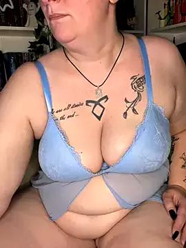 Lara-Live from StripChat is Freechat