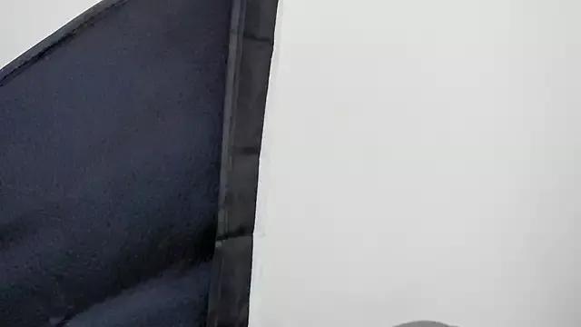 Lara_Crofftt from StripChat is Freechat