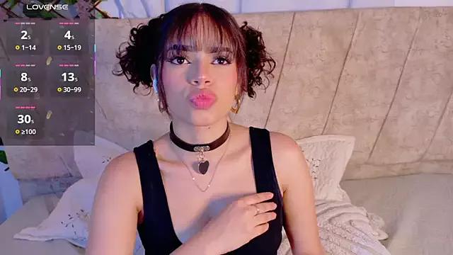 LaraGiil from StripChat is Freechat