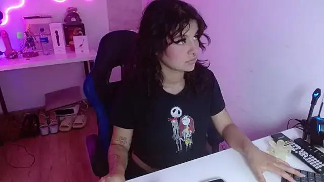 larah_uwu from StripChat is Freechat