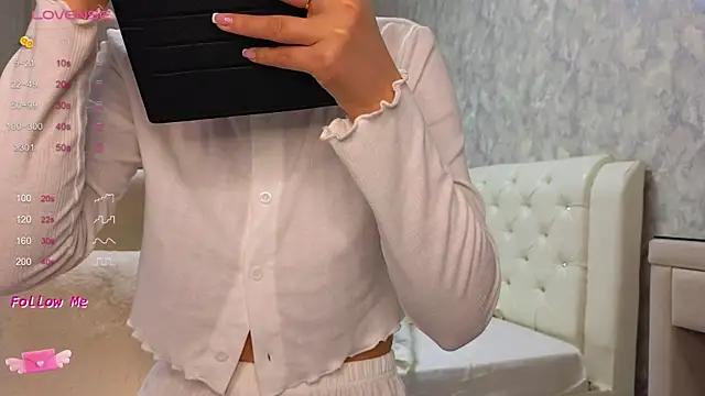 LaraSkinny from StripChat