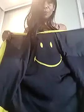 Laraxmen from StripChat is Freechat