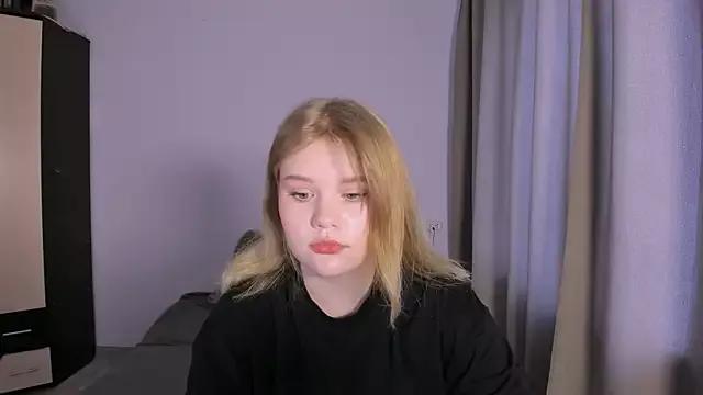 LaseyMoon from StripChat is Freechat