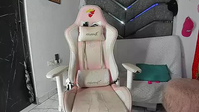 Latinos_couples from StripChat is Freechat