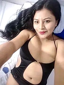 Laura--x from StripChat is Freechat