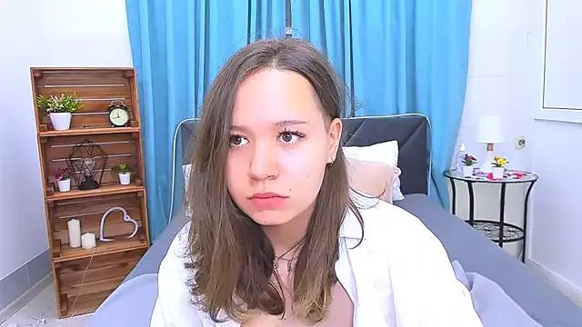 Laura_Ellinss from StripChat is Freechat