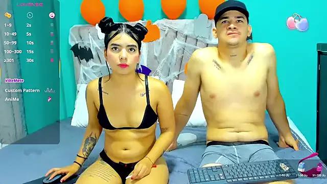 Laura_King from StripChat is Freechat