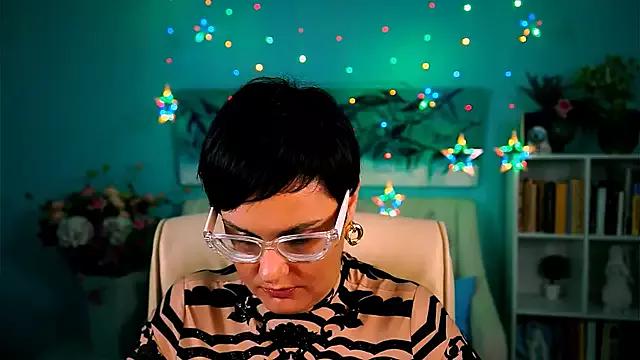 LauraDavidsons from StripChat is Freechat