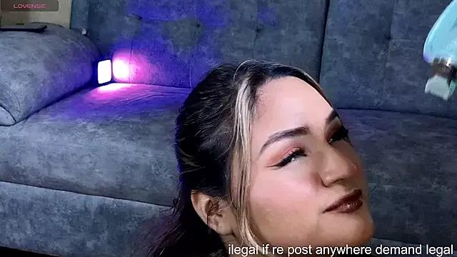 laurale_phillipe from StripChat is Freechat
