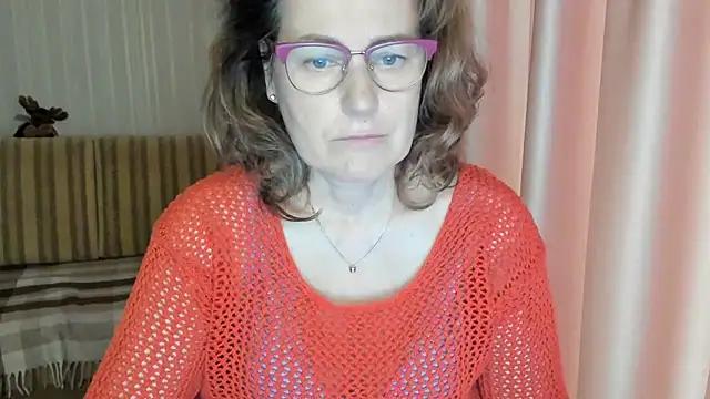 lauraoven from StripChat is Freechat