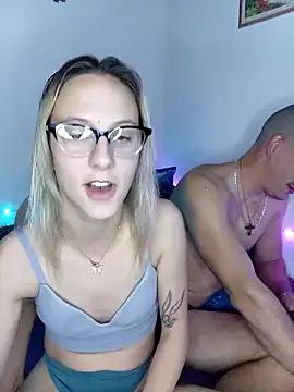 Laurazec from StripChat is Freechat