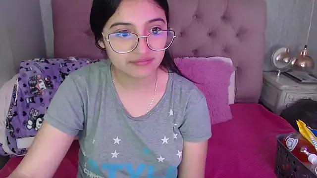 laurenelove from StripChat is Freechat