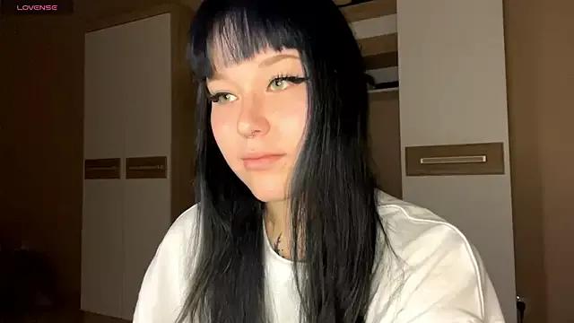 LaurenOveson from StripChat is Freechat