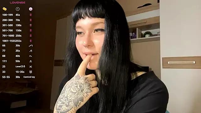 LaurenOveson from StripChat is Freechat