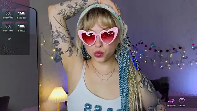 lavenderluxe from StripChat is Freechat
