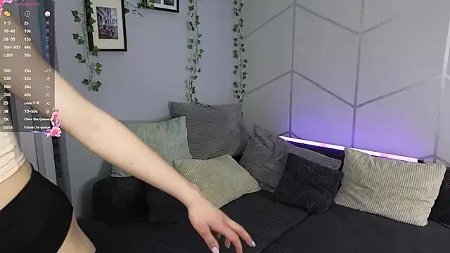 LesliHoll from StripChat