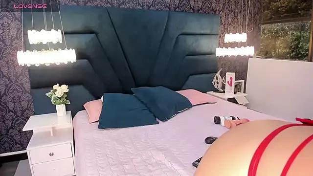 lexiluxuri from StripChat is Freechat