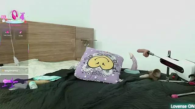 Mad beauty - checkout our excited streamers as they tease to their beloved melodies and slowly squirt for enjoyment to appease your wildest wishes.