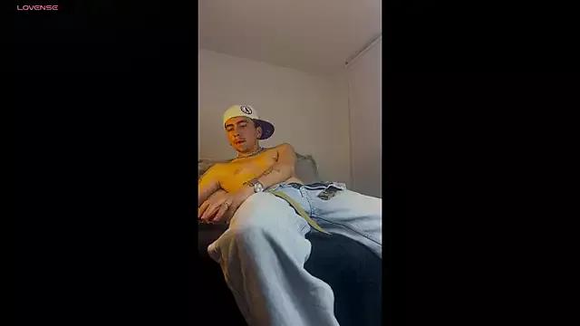 liamty_luxor from StripChat is Freechat