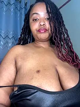 Linah___ from StripChat is Freechat