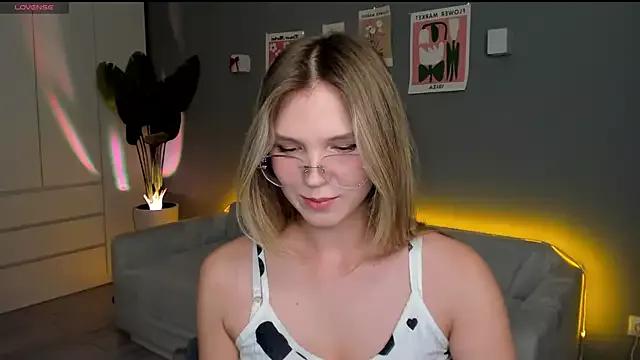 Mad beauty - checkout our excited streamers as they tease to their beloved melodies and slowly squirt for enjoyment to appease your wildest wishes.