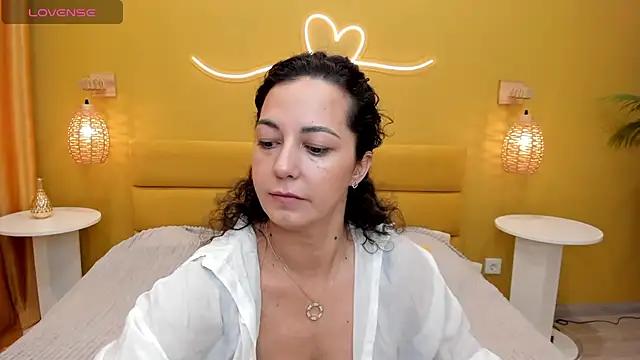 Linda_Insatiable from StripChat is Freechat