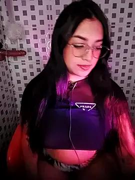Linda_Saenz_ from StripChat is Freechat