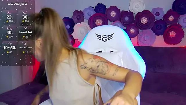 LindaBrilliant from StripChat is Freechat
