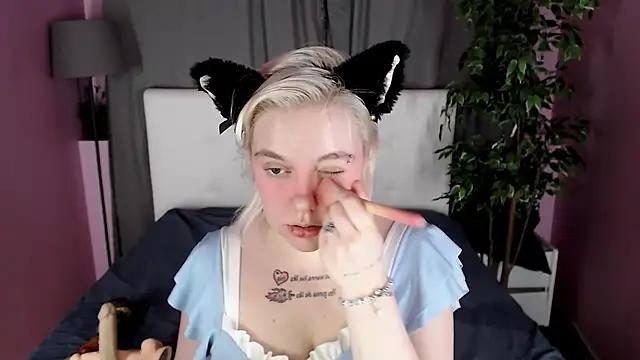 Mad beauty - checkout our excited streamers as they tease to their beloved melodies and slowly squirt for enjoyment to appease your wildest wishes.