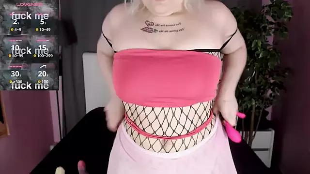 Mad beauty - checkout our excited streamers as they tease to their beloved melodies and slowly squirt for enjoyment to appease your wildest wishes.
