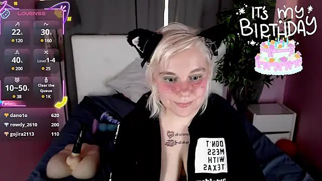 Mad beauty - checkout our excited streamers as they tease to their beloved melodies and slowly squirt for enjoyment to appease your wildest wishes.